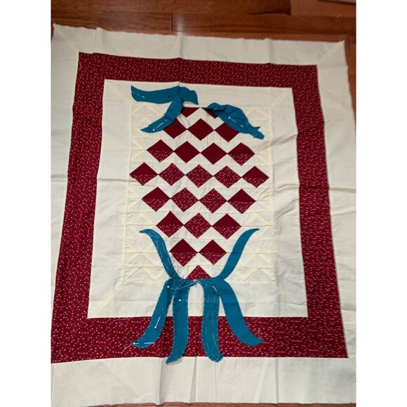 Vintage Handmade Pineapple Quilt Top 27"x23" Red & Cream with Blue Bow Appliqué - Picture 2 of 7